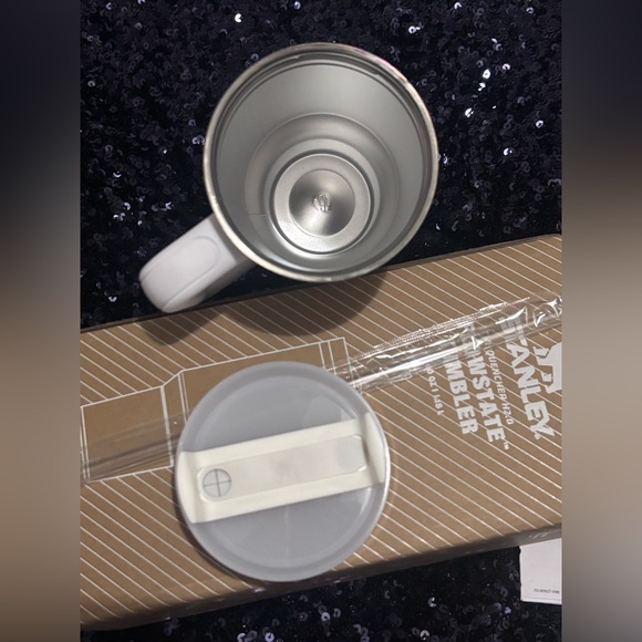 Stanley White Quencher H2.0 Tumbler with Iridescent Accent - Picture 6 of 6